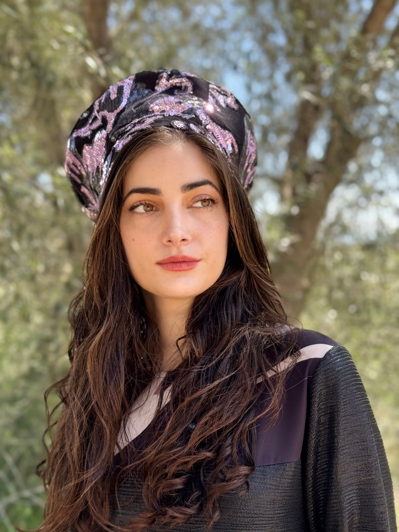 כובע שיק פייטים פרחים ורודים (7900042690736)